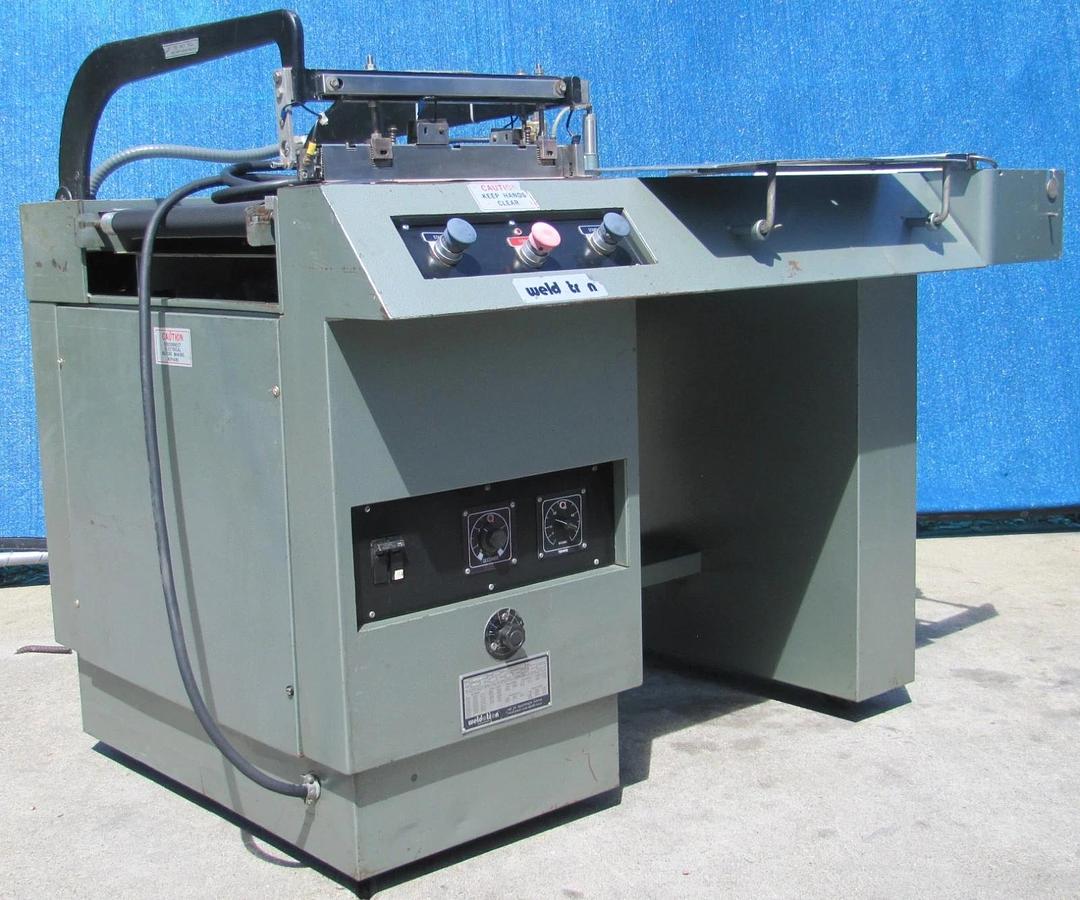 Used Weldotron 5201A L-Bar Heat Shrink Sealer Wrapping Machine & Conveyor 220V 1 Ph