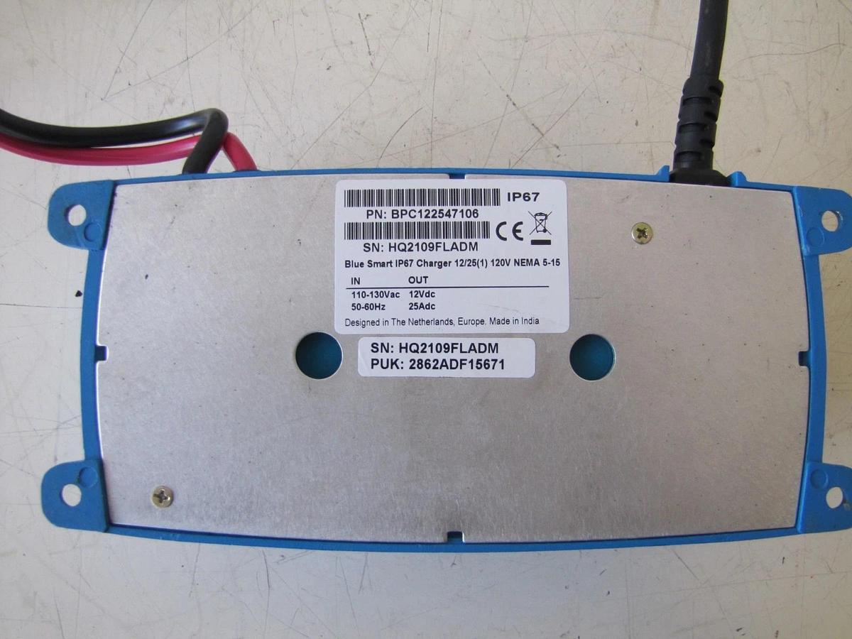 Used Victron Energy Blue Smart 12V DC 25A Battery Charger Deep Cycle 120V Input
