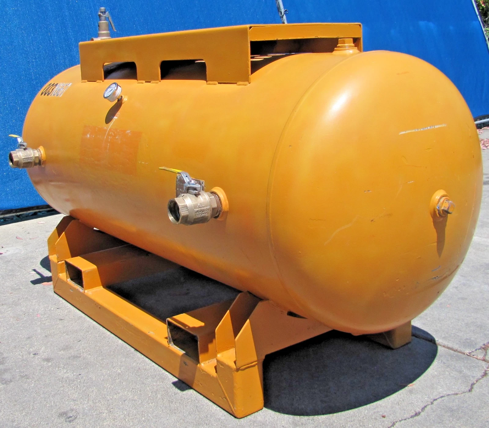 Used Silvan Horizontal 240 Gallon Air Tank 200 PSI W Pressure Gauge Ball Valve Outlet