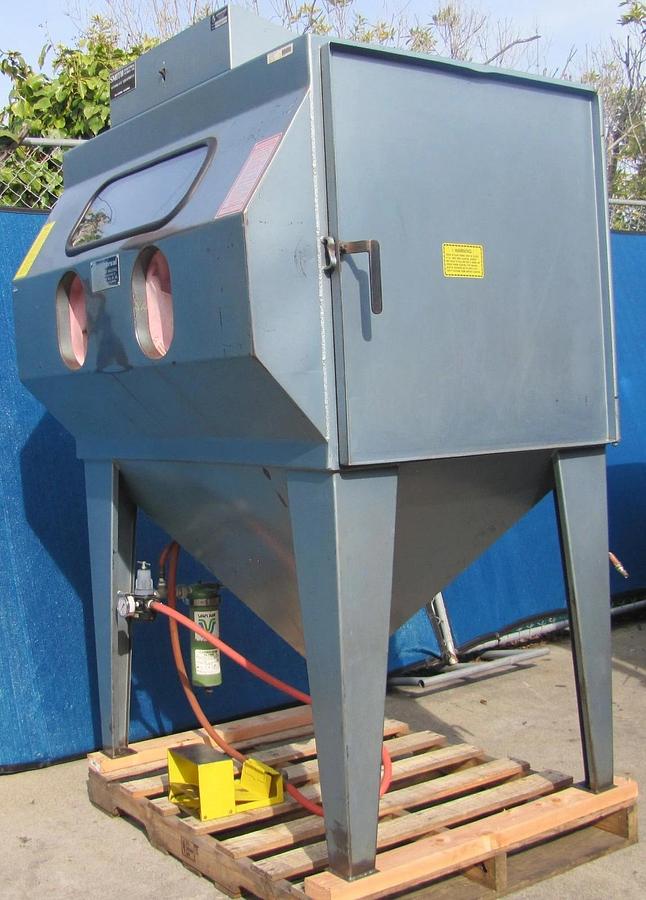 Used Universal Sand Abrasive Blast Blasting Cabinet with New Gloves 48"x 33" x 31"