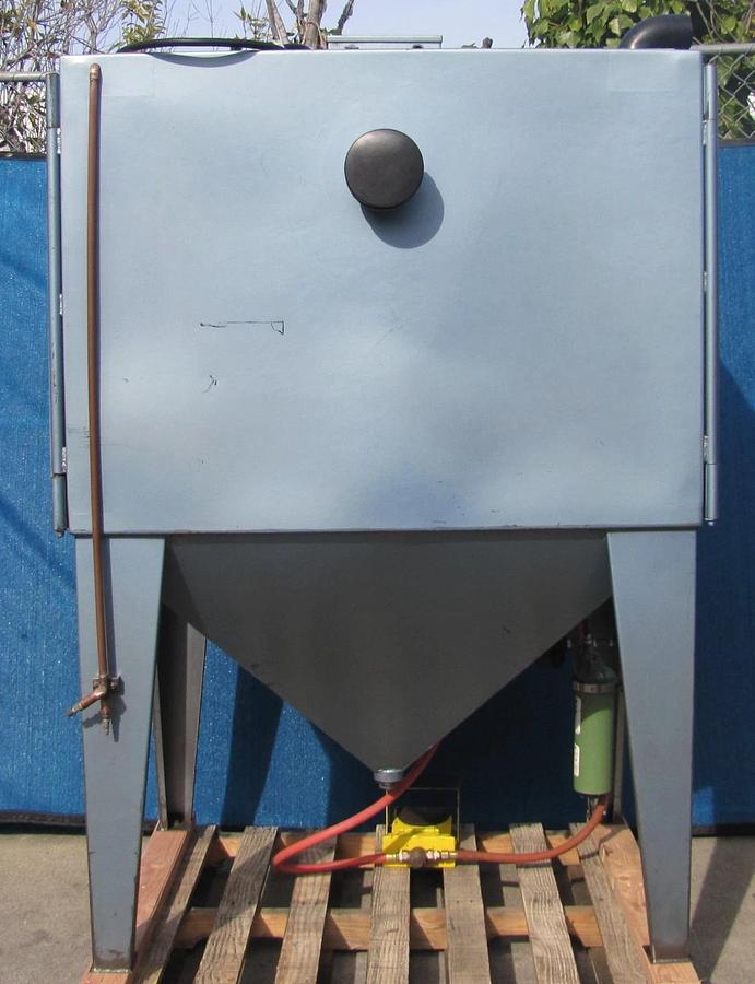 Used Universal Sand Abrasive Blast Blasting Cabinet with New Gloves 48"x 33" x 31"