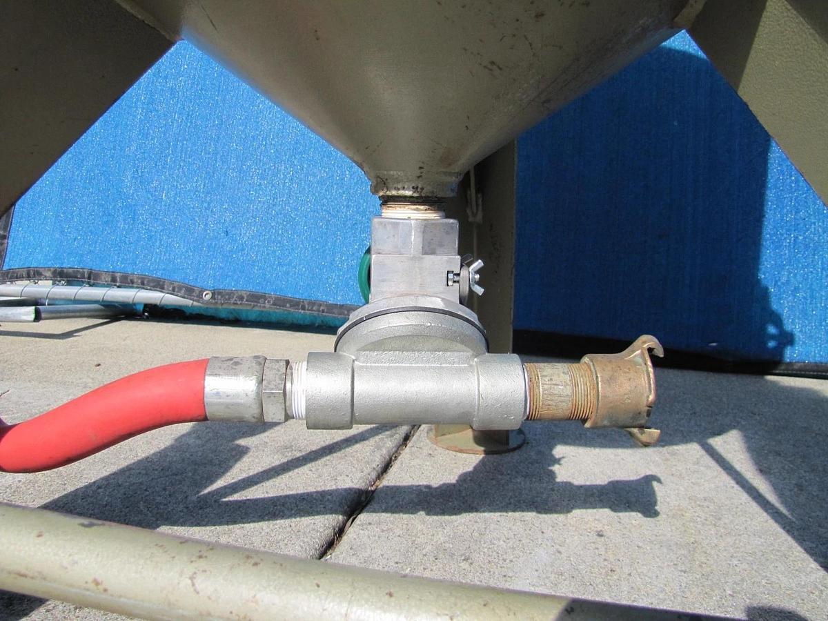 Used Clemco 2450 Classic 150 Portable Sand Blaster Blast Pot 6 CU FT 600 LBS