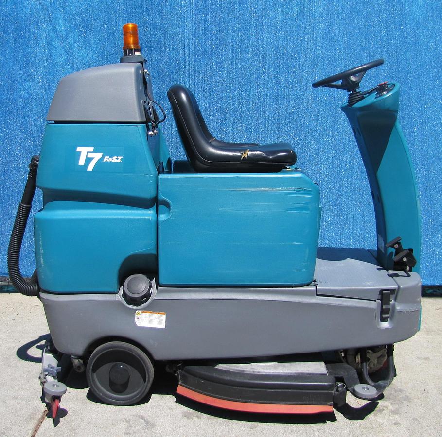 Used Tennant T7 Ride On Floor Scrubber 32" Disc Pad Holder 24 VDC With Charger