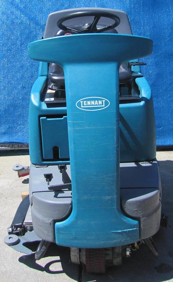 Used Tennant T7 Ride On Floor Scrubber 32" Work Path Disc Type 24V Battery W/ Charger