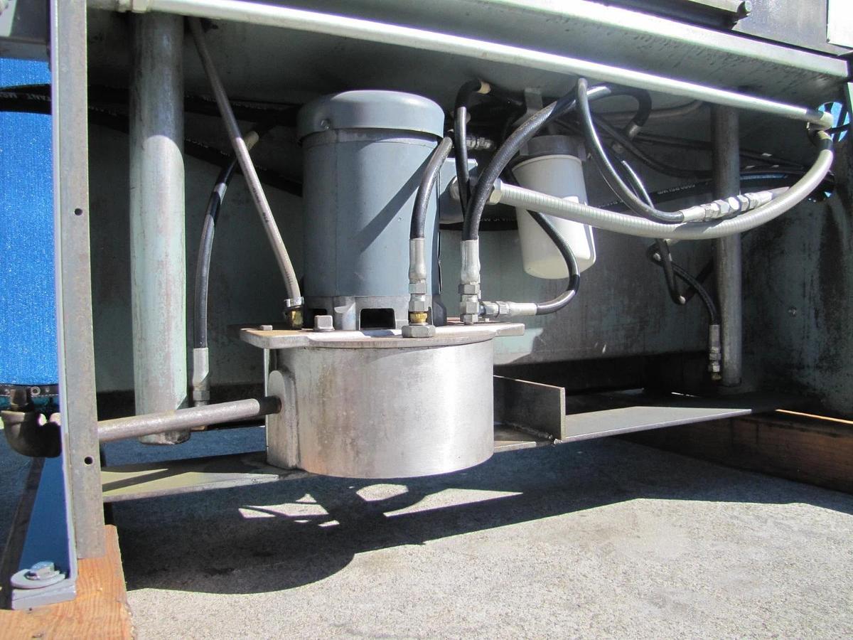 Used W. F. Wells and Sons Horizontal Band Saw Bandsaw with Coolant Pump & New Blade