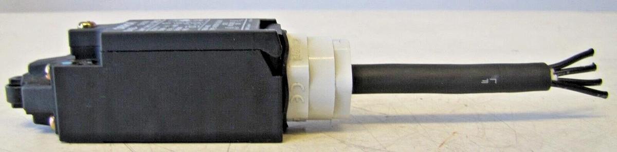 Used Omron D4D-1A32N Limit Switch NC DPST 400V Roller Plunger