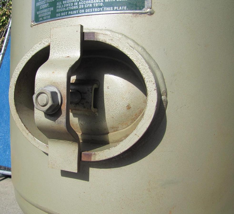 Used Clemco 2450 Classic 150 Portable Sand Blaster Blast Pot 6 CU FT 600 LBS