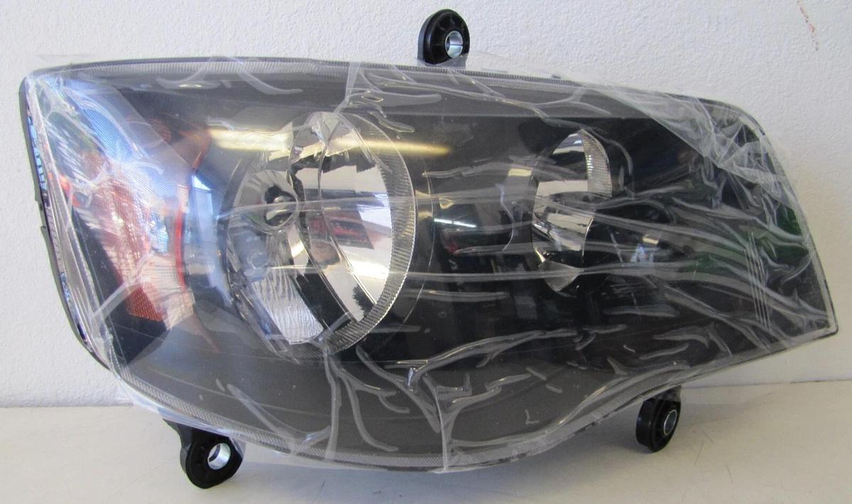 Used Right Headlight Fits 2008-2016 Chrysler Town & Country 11-20 Dodge Grand Caravan