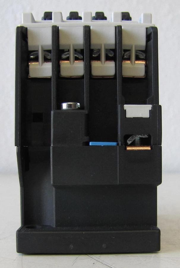 Used Siemens 3TF30 10E 9A Contactor 3 Pole 1 NO Contact 400V with 220V Coil