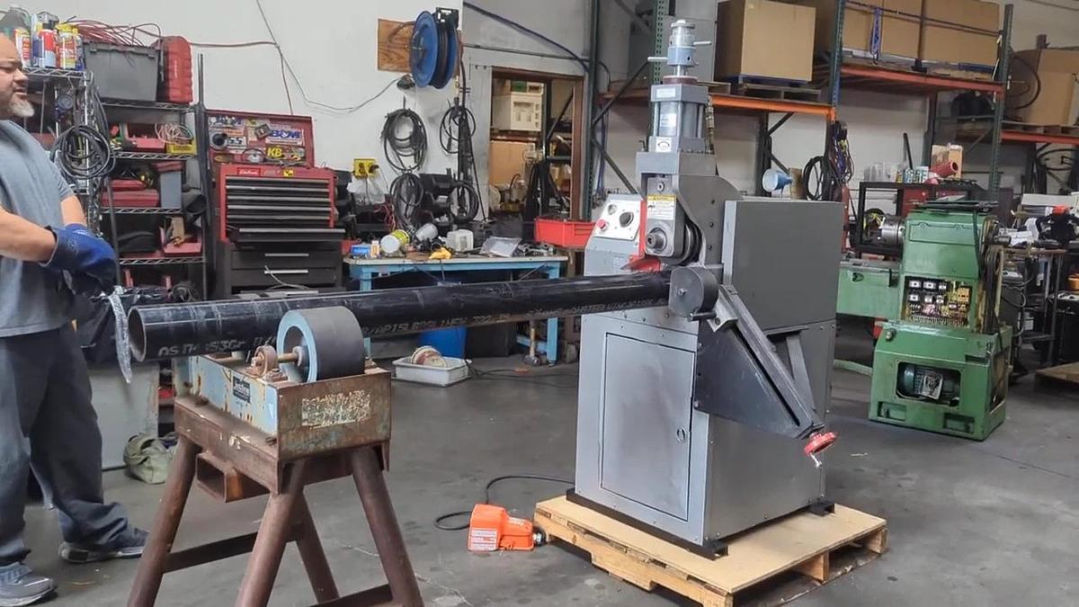 Used Victaulic VE-424-MC Hydraulic Pipe Groover Grooving Machine 4 to 24 in 230V 3PH