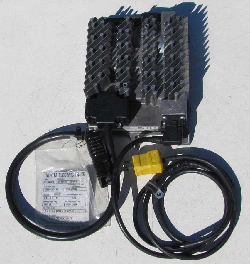 Used Delta Q Technologies 24 VDC 24V Battery Charger 4 Electric Pallet Jack Scrubber