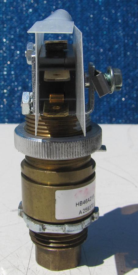 Used Asco HB46A215L Miniature Pressure Switch SPDT 125/250 VAC 250 PSI