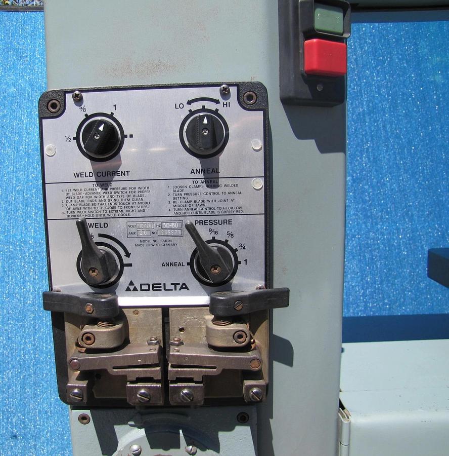 Used Delta Model 20 28-653 Vertical Band Saw 2HP 230V 1PH 24x20 Table Blade Welder