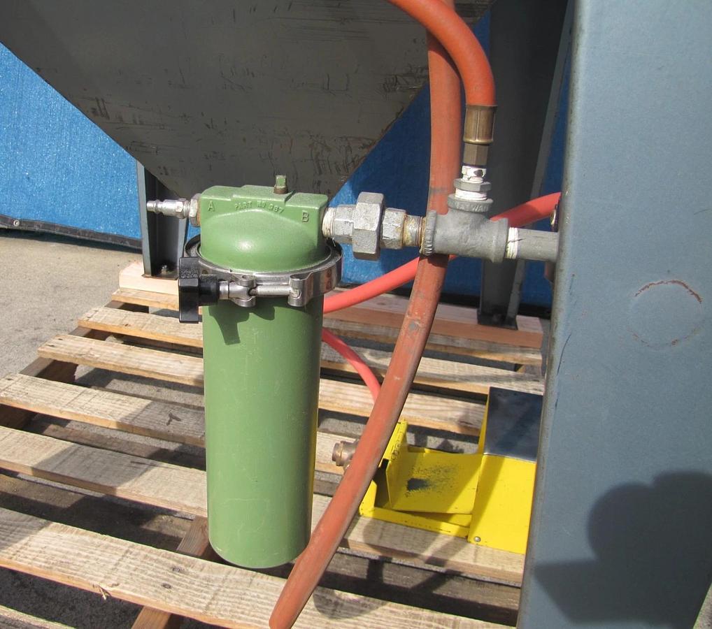 Used Universal Sand Abrasive Blast Blasting Cabinet with New Gloves 48"x 33" x 31"