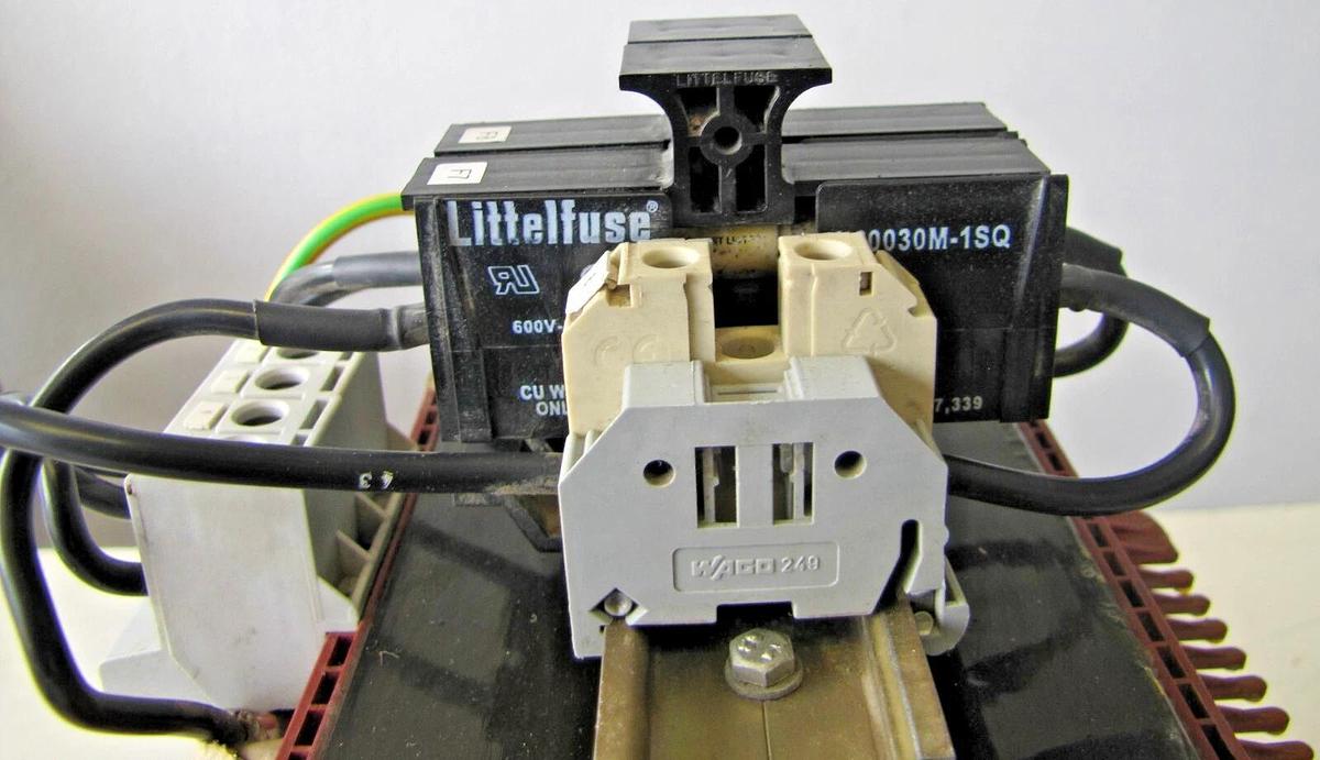 Used Siemens 5.3 KVA SIDAC-T 4AM6395-0AC40-8AN2  Transformer Input 460V Output 230V