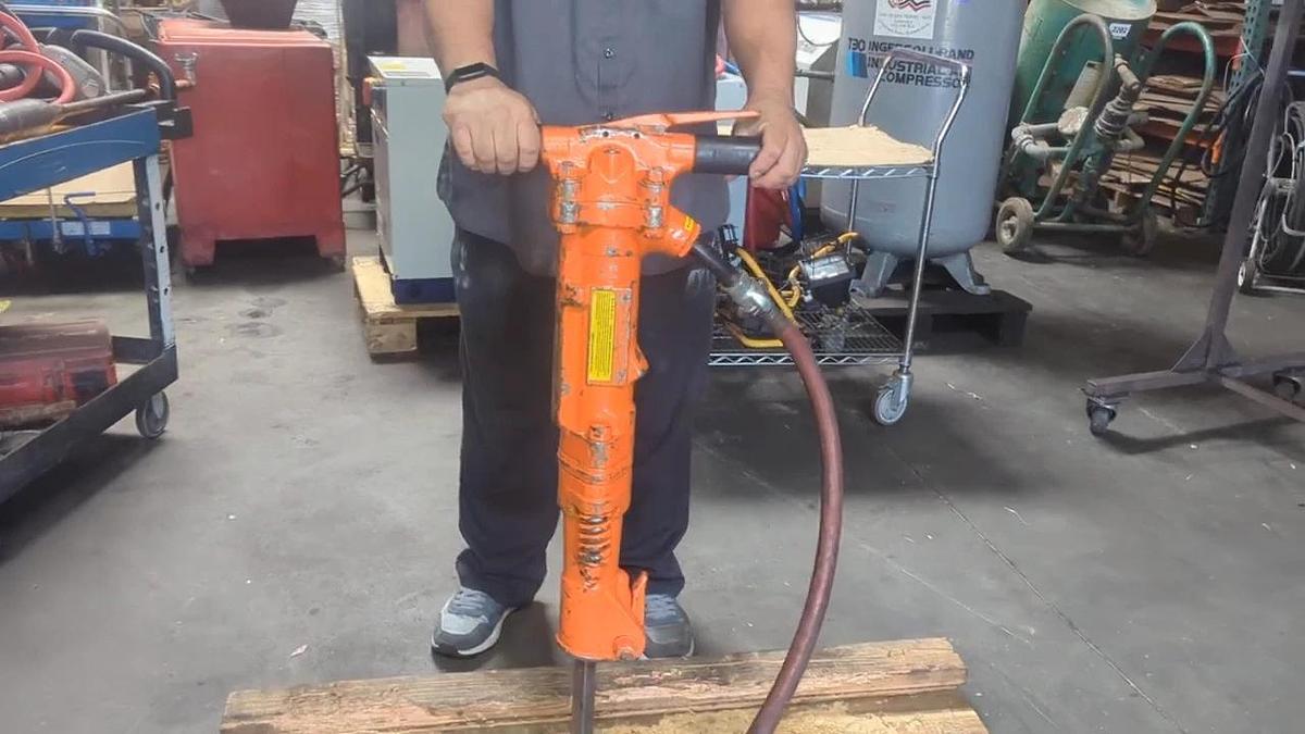 Used APT American Pneumatic Tools 90 lb Air Jackhammer Demolition Breaker Pavement
