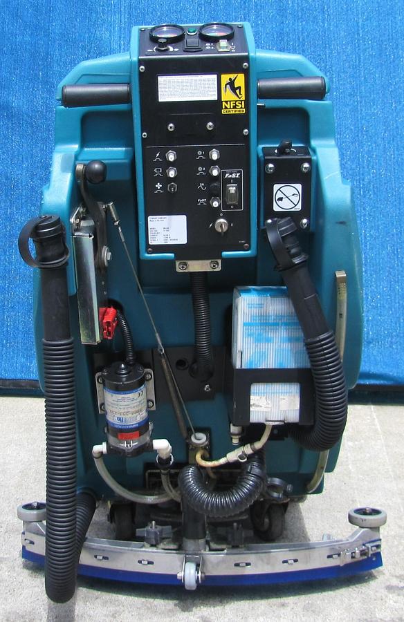 Used Tennant 5400 Walk Behind Floor Scrubber Self Propelled 24" Disc 92.6 Hours