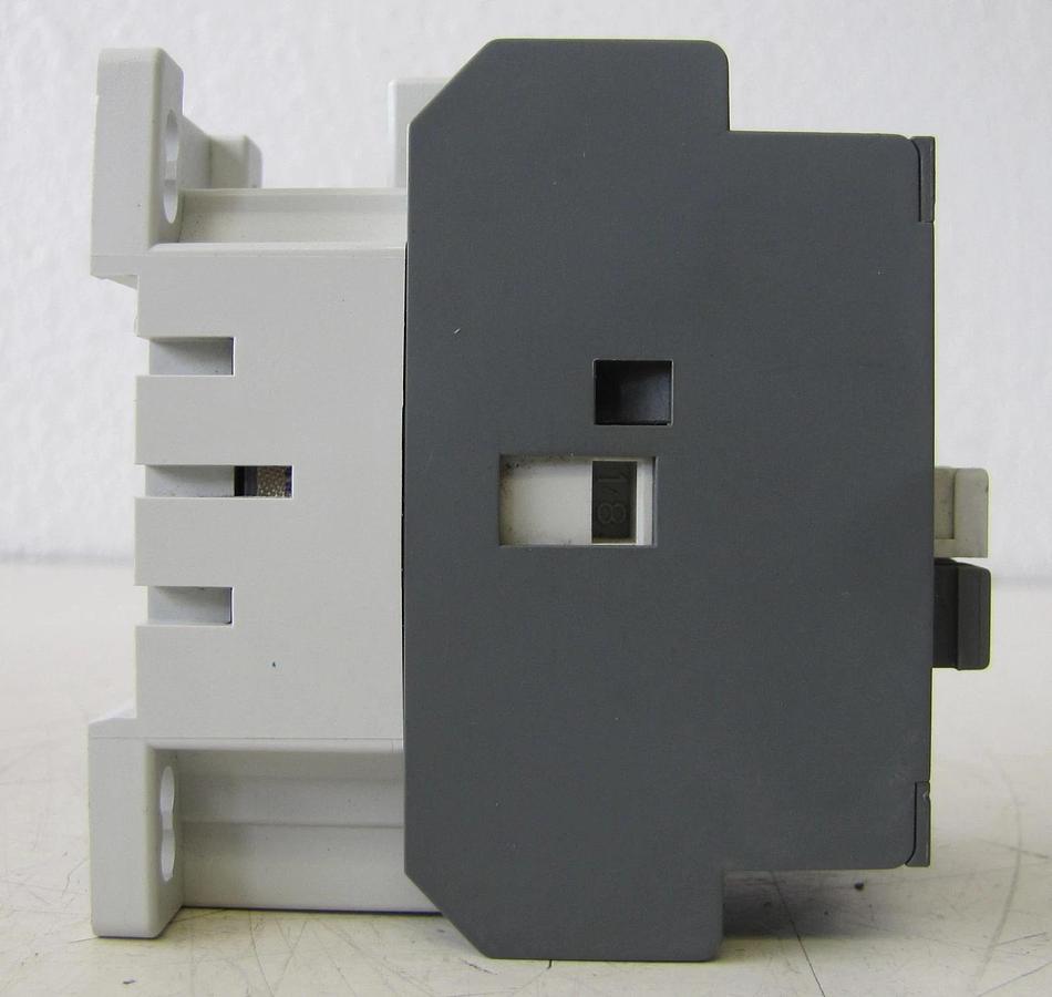 Used ABB Allen Bradley AX09-30-10 24 Amp 3 Pole Contactor 690V with 230V Coil