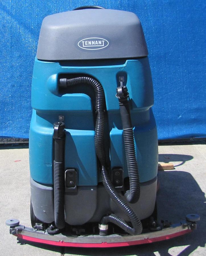 Used Tennant T7 Ride On Floor Scrubber 32" Work Path Disc Type 24V Battery W/ Charger