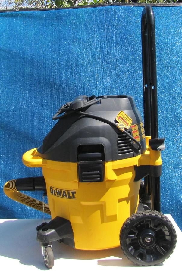Used DeWalt DWV015 Dust Extractor Vacuum 10 Gallon 120V Tool Outlet w/ Hose