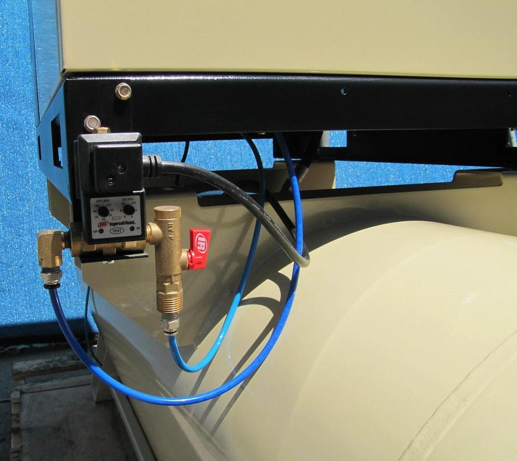 Used Ingersoll Rand R7.5 Nirvana VSD 10HP Rotary Screw Air Compressor 80 Gallon Tank
