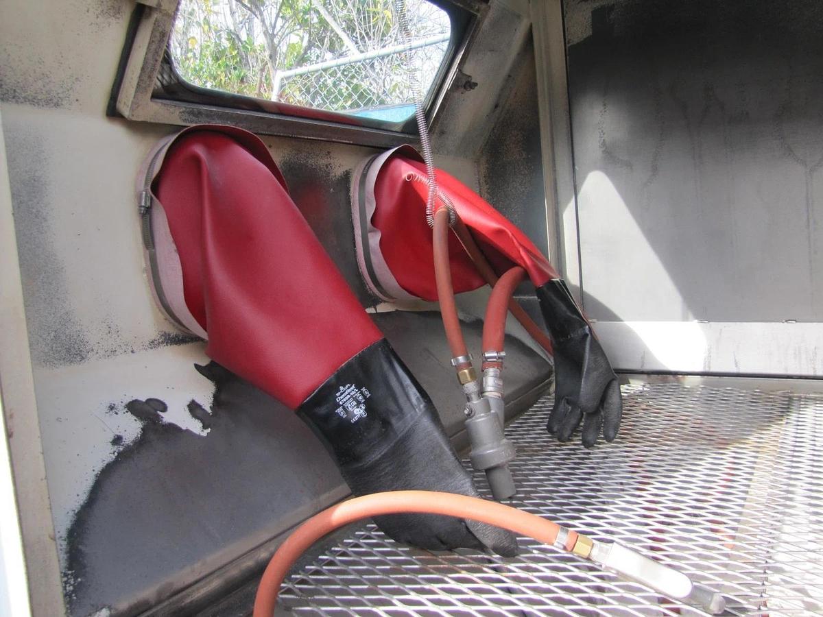 Used Universal Sand Abrasive Blast Blasting Cabinet with New Gloves 48"x 33" x 31"