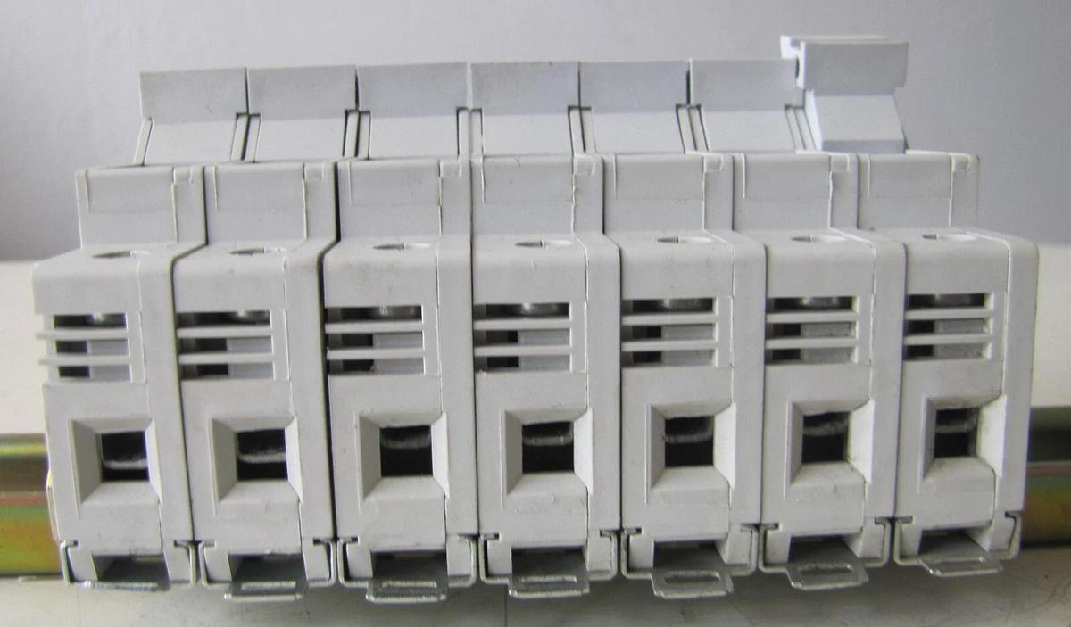 Used Lot of 7 Siemens Fuse Holders 3NW7 011 690V 32A 3NW7011 with DIN Rail