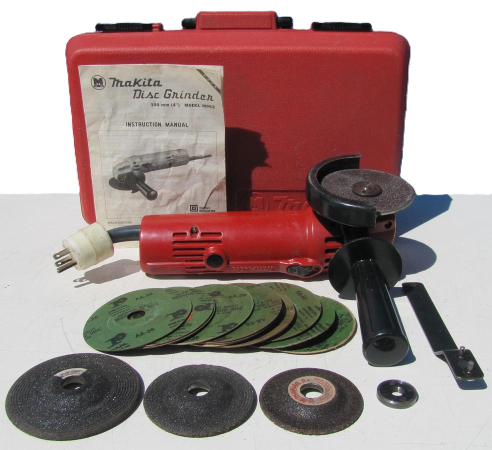 Used Makita M952 100mm Disc Grinder With Extra Discs and Carry Case