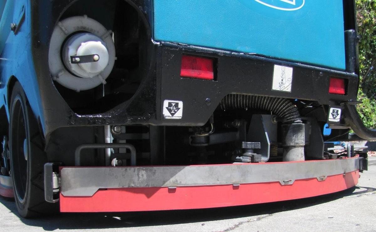 Used Tennant 8300 Ride-On 36V Electric Floor Scrubber Sweeper 358 Hrs Dump Hopper