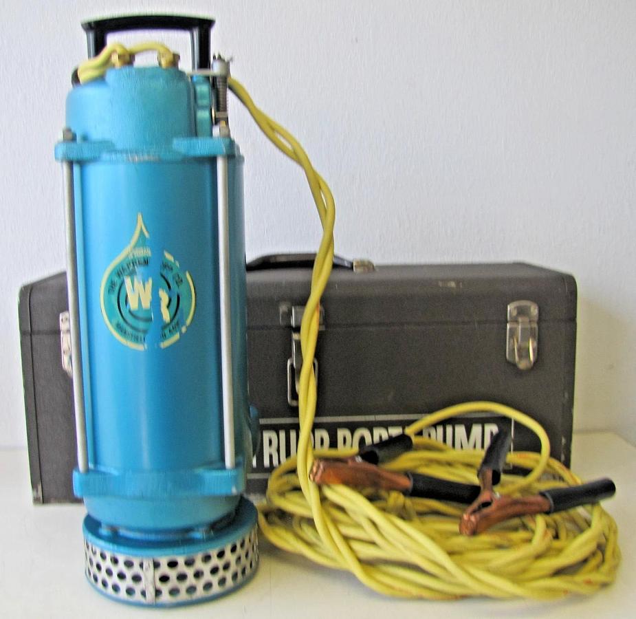 Used Warren Rupp SPA 12V DC Submersible Pump 30A 1-1/2 in Outlet Battery Clamps Case