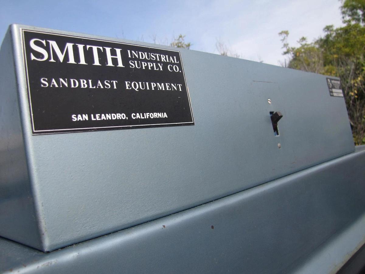 Used Universal Sand Abrasive Blast Blasting Cabinet with New Gloves 48"x 33" x 31"