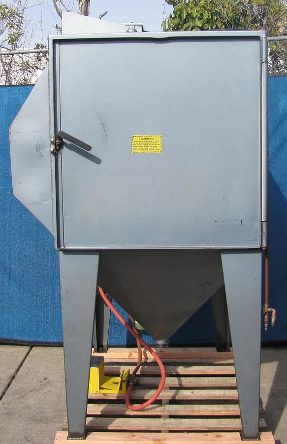 Used Universal Sand Abrasive Blast Blasting Cabinet with New Gloves 48"x 33" x 31"