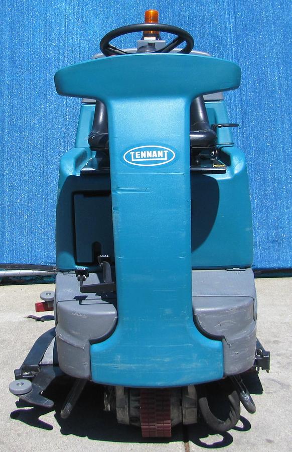 Used Tennant T7 Ride On Floor Scrubber 32" Disc Pad Holder 24 VDC With Charger