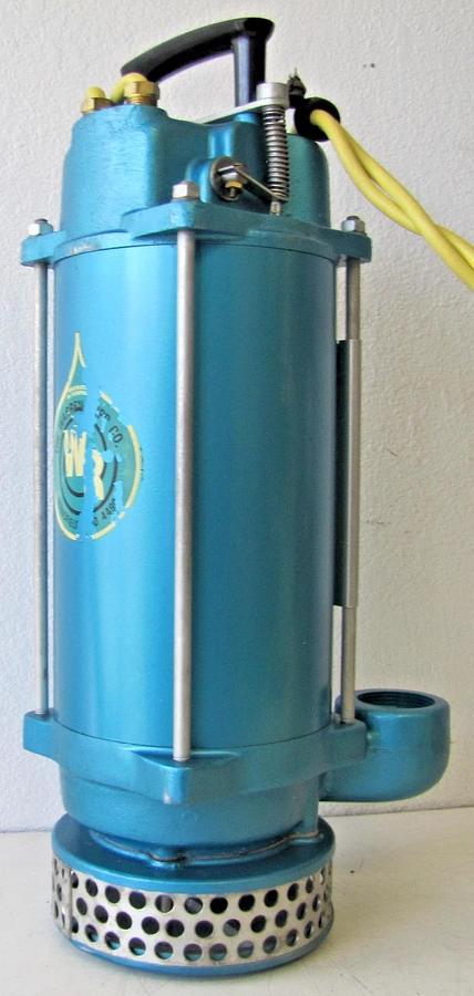 Used Warren Rupp SPA 12V DC Submersible Pump 30A 1-1/2 in Outlet Battery Clamps Case