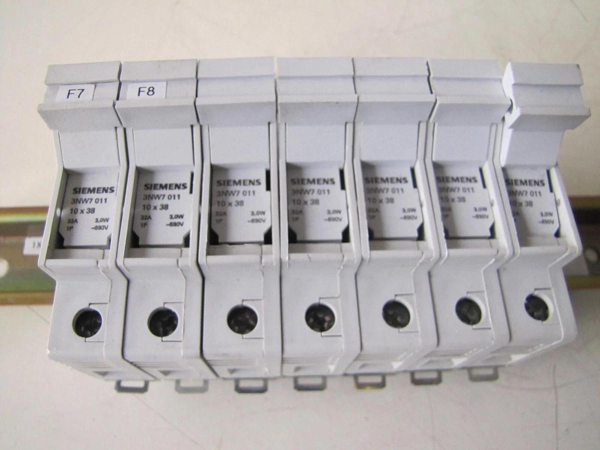 Used Lot of 7 Siemens Fuse Holders 3NW7 011 690V 32A 3NW7011 with DIN Rail
