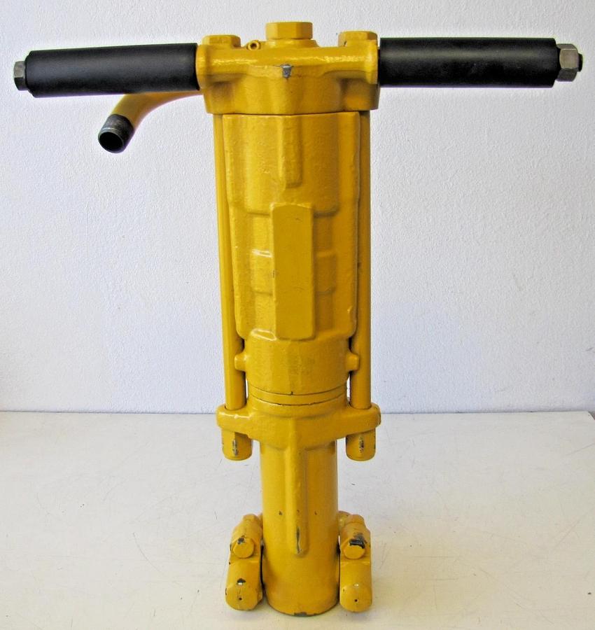Used APT American Pneumatic Tools 90 lb Air Jackhammer Demolition Breaker Pavement