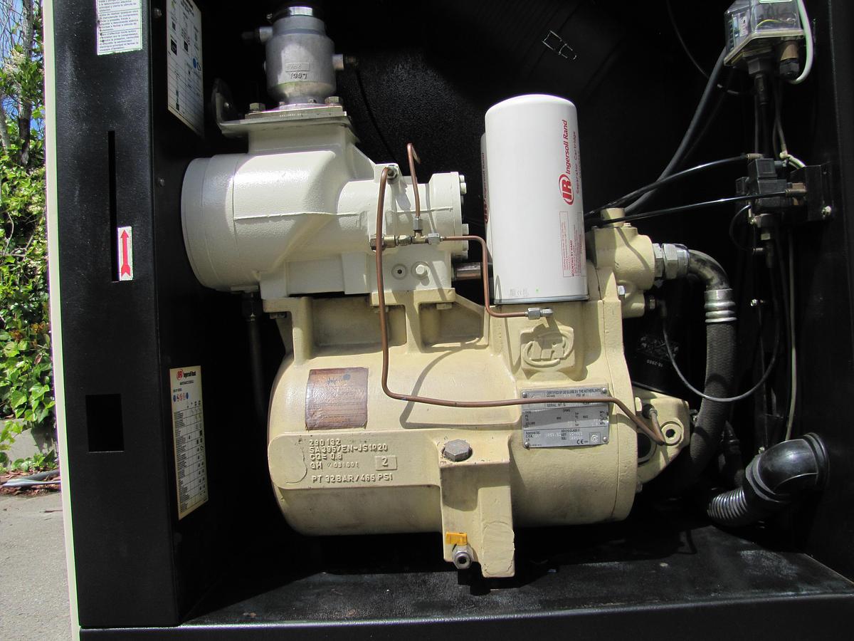 Used Ingersoll Rand 40 HP SSR-UP6-40 Rotary Screw Air Compressor 185 CFM 460V 3 Ph