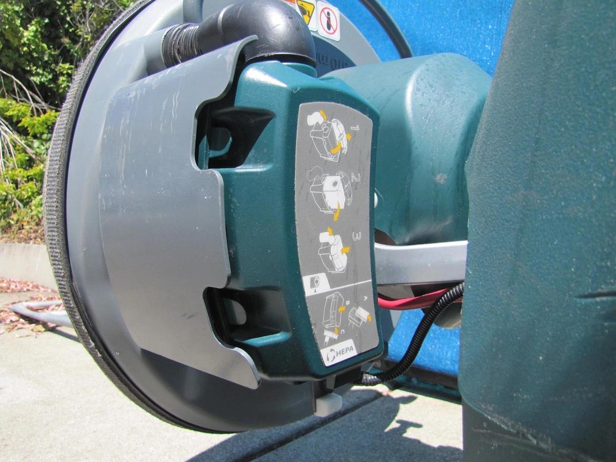 Used Tennant Nobles SpeedGleam SG5 20in Floor Burnisher 36 VDC Battery Only 144 Hrs!