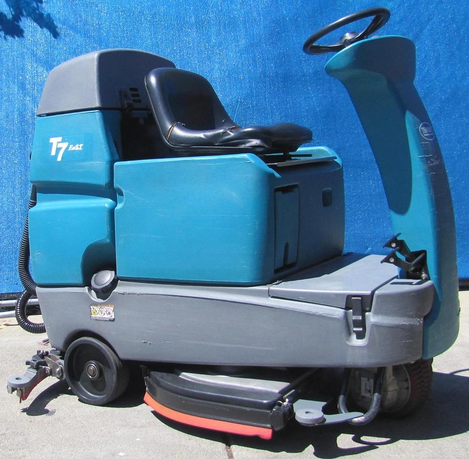 Used Tennant T7 Ride On Floor Scrubber 32" Work Path Disc Type 24V Battery W/ Charger