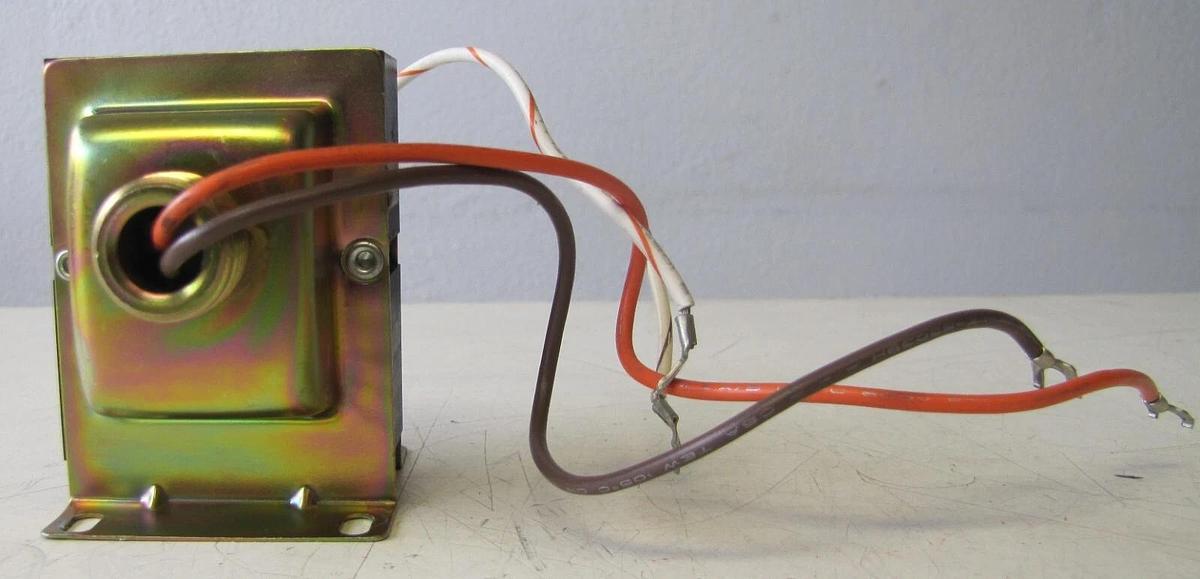 Used Johnson Controls 40 VA Power Transformer Y65GS-1 24V Input 24V Output