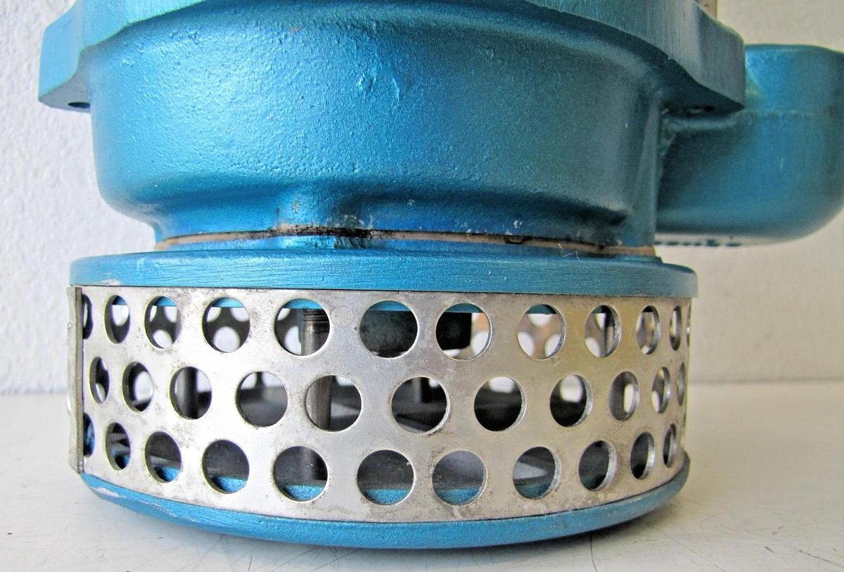 Used Warren Rupp SPA 12V DC Submersible Pump 30A 1-1/2 in Outlet Battery Clamps Case