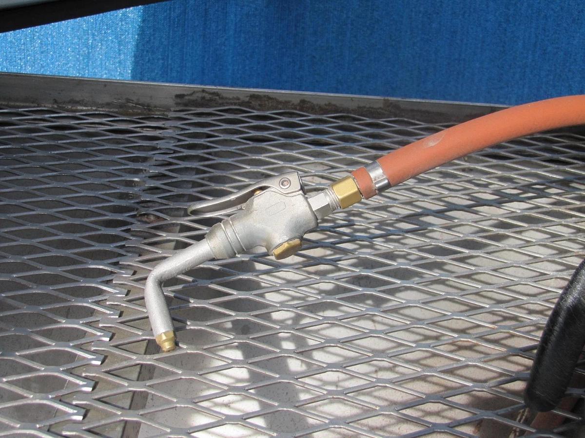 Used Universal Sand Abrasive Blast Blasting Cabinet with New Gloves 48"x 33" x 31"