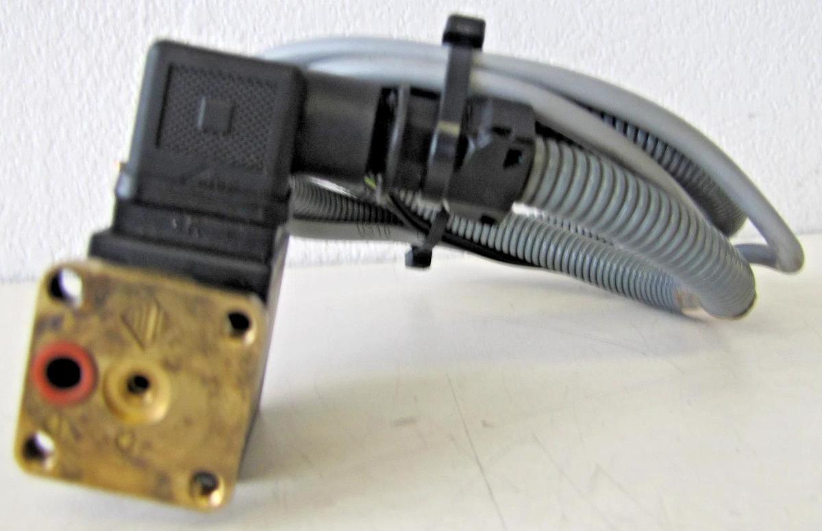 Used Gardner Denver 100015591 2/2 Way Solenoid Valve VDE BDV08230AY 240V