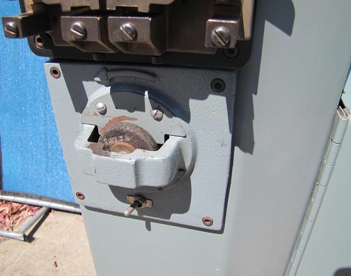 Used Delta Model 20 28-653 Vertical Band Saw 2HP 230V 1PH 24x20 Table Blade Welder