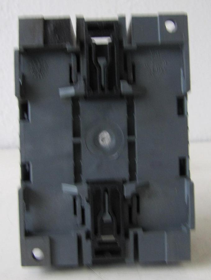 Used ABB OT100F3 50A Disconnect Switch 690V 3 Pole 3PH 10HP 230V 25HP 460V w/ Handle
