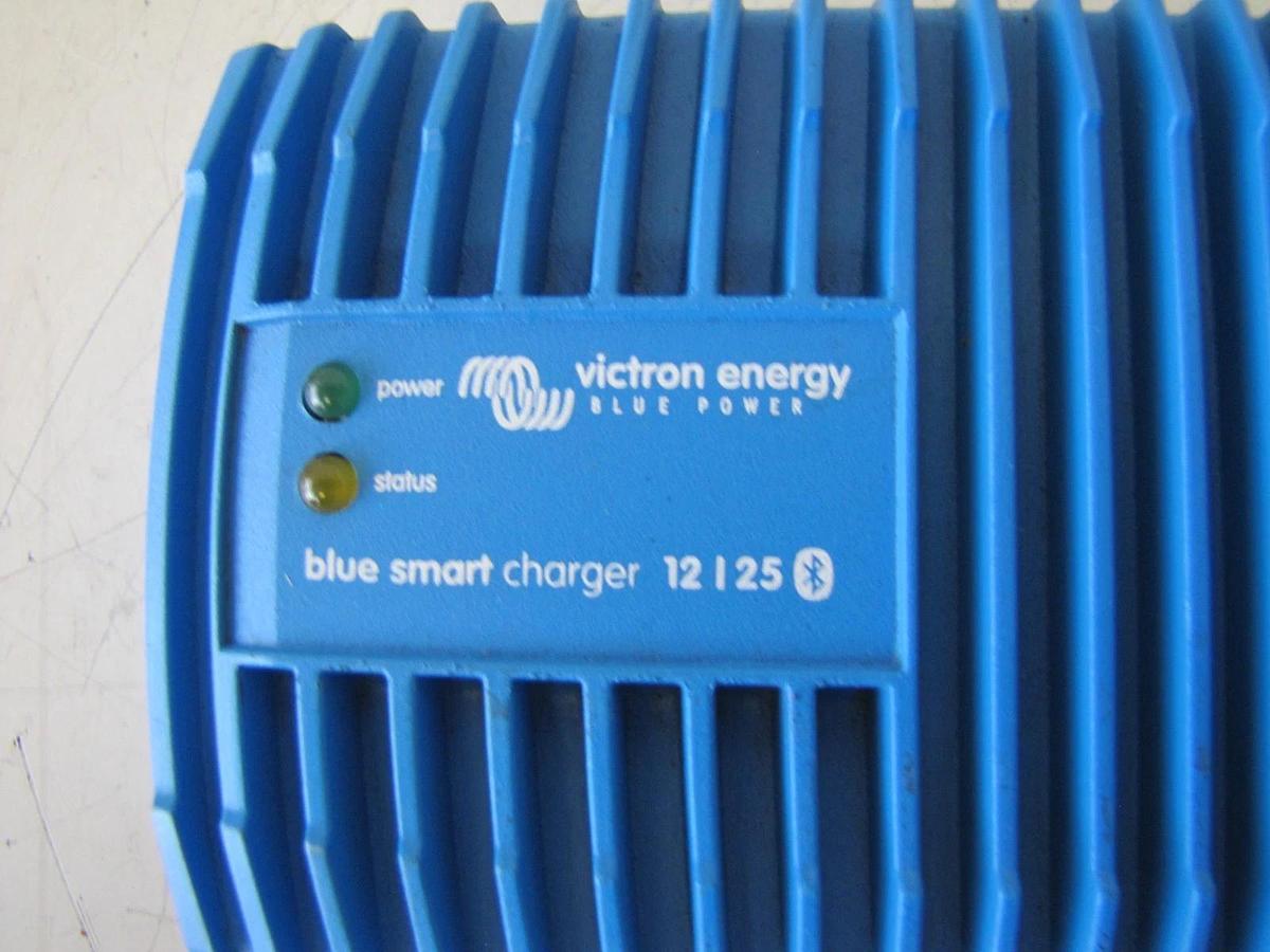 Used Victron Energy Blue Smart 12V DC 25A Battery Charger Deep Cycle 120V Input