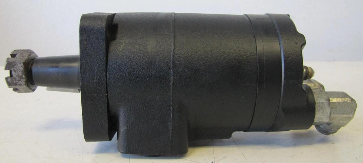 Used Tennant Main Brush Hydraulic Motor 1068811 for M20 Scrubber #2