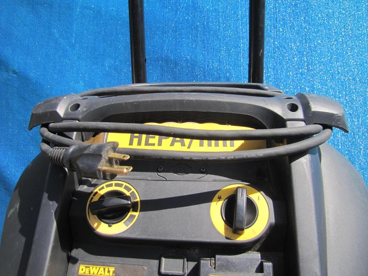 Used DeWalt DWV015 Dust Extractor Vacuum 10 Gallon 120V Tool Outlet w/ Hose
