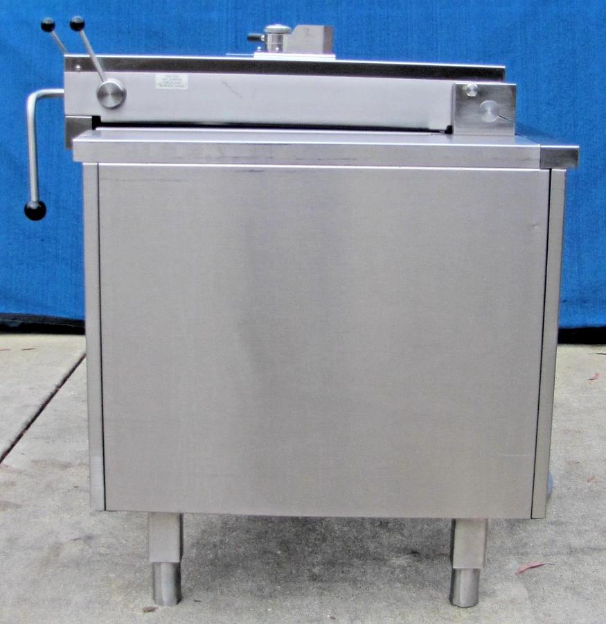 Used Electrolux 40 Gallon Pressure Bratt Tilt Braising Pan 9CHG583310 480V 3 Phase #1