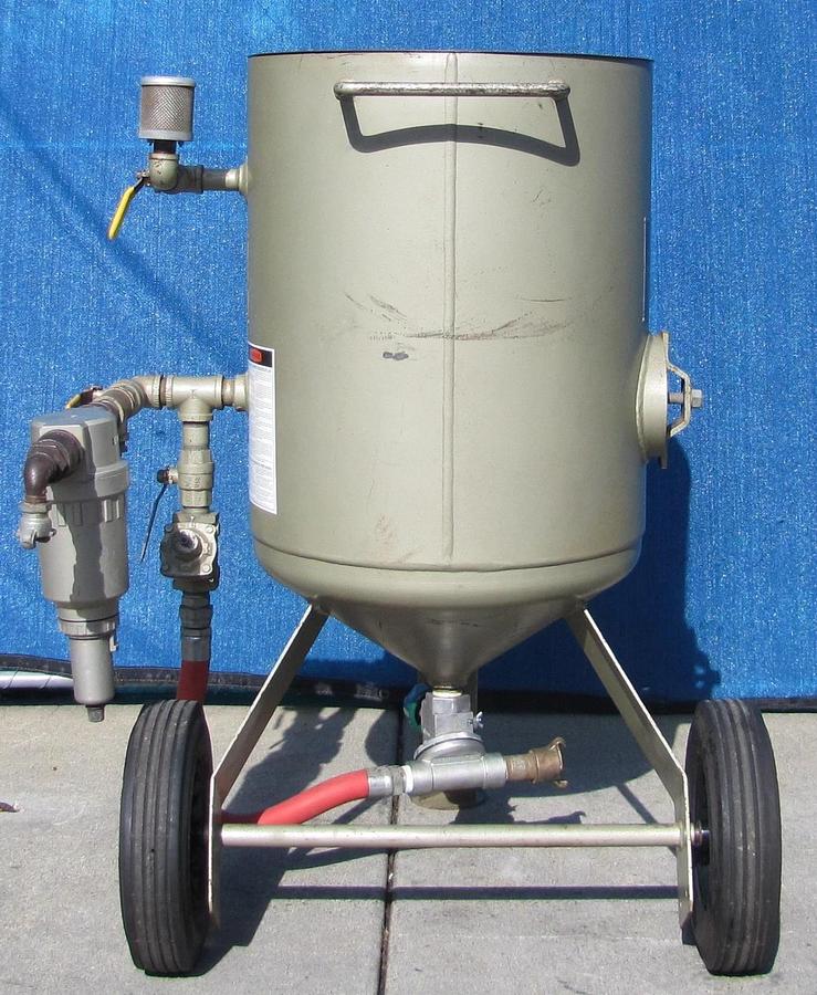 Used Clemco 2450 Classic 150 Portable Sand Blaster Blast Pot 6 CU FT 600 LBS